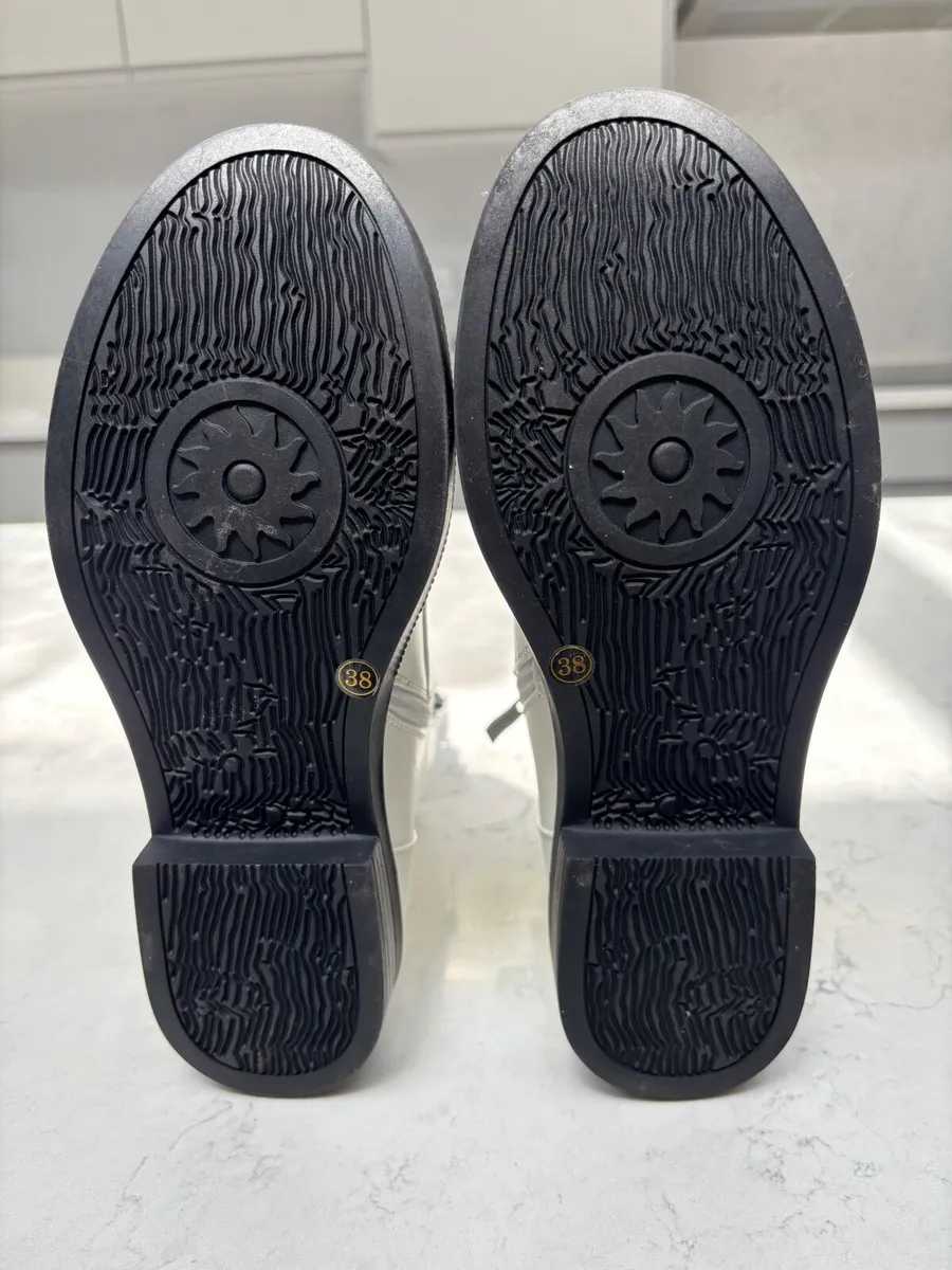 Boots - Image 4