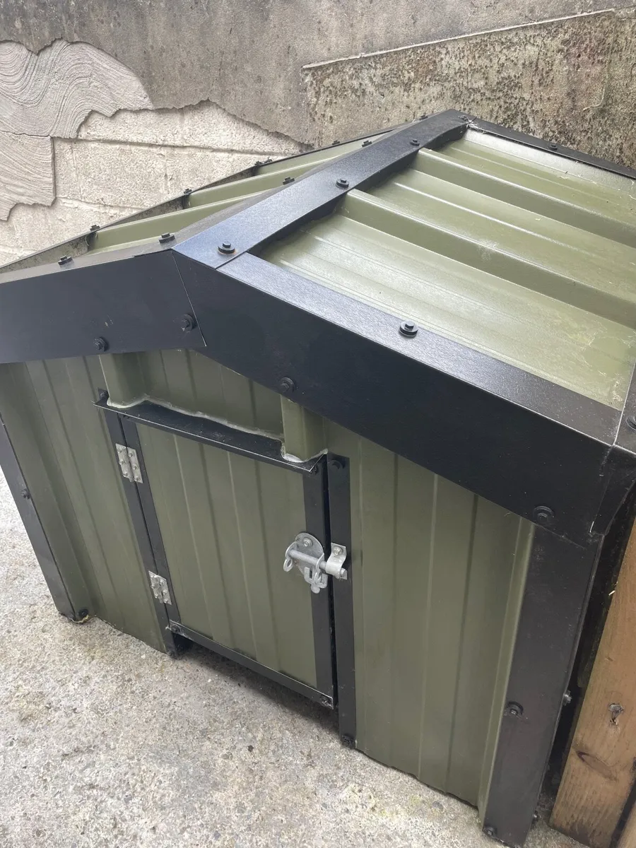 Dog house - Image 1