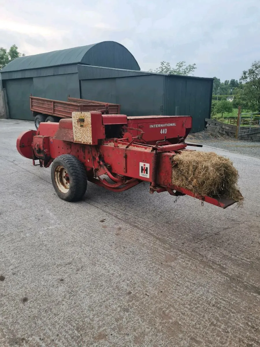International 440 baler - Image 3