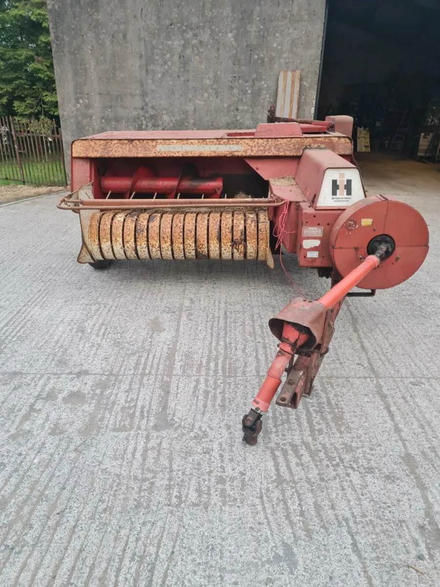 International 440 baler - Image 4