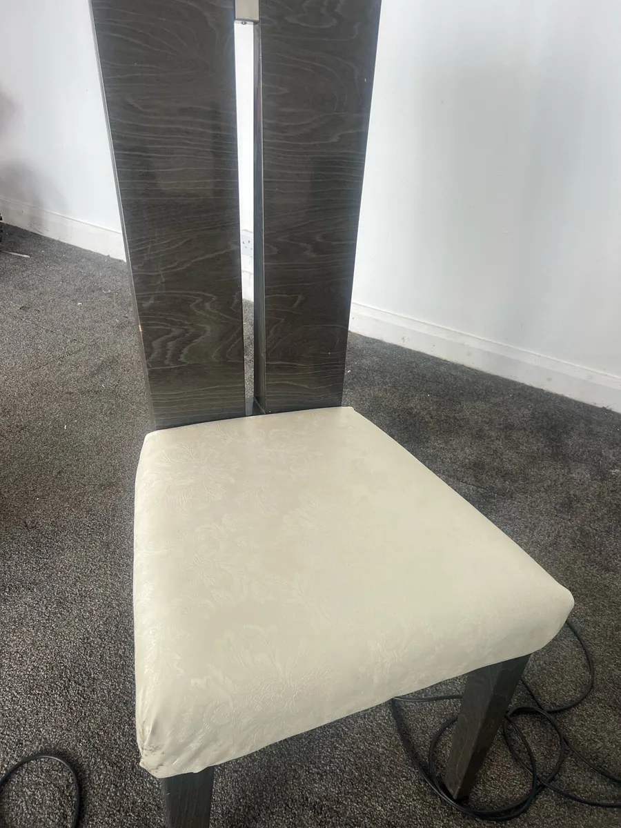 Table chairs - Image 2