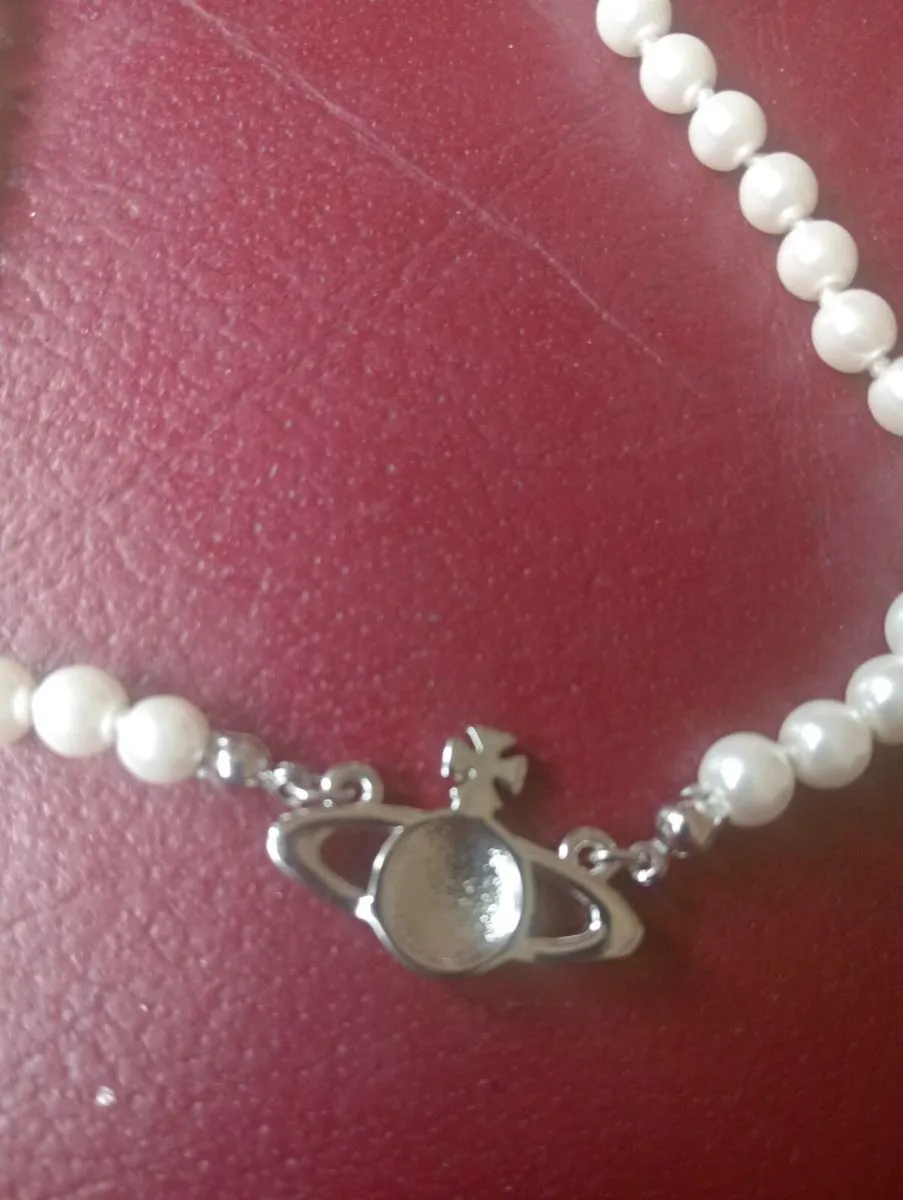 Jewellery - Image 1