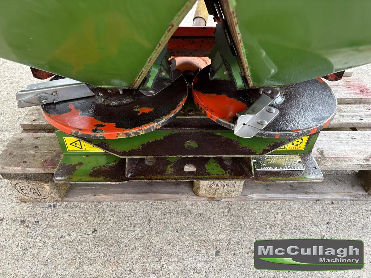 Used Amazone 604 600KG Twin Disc Sower - Image 3