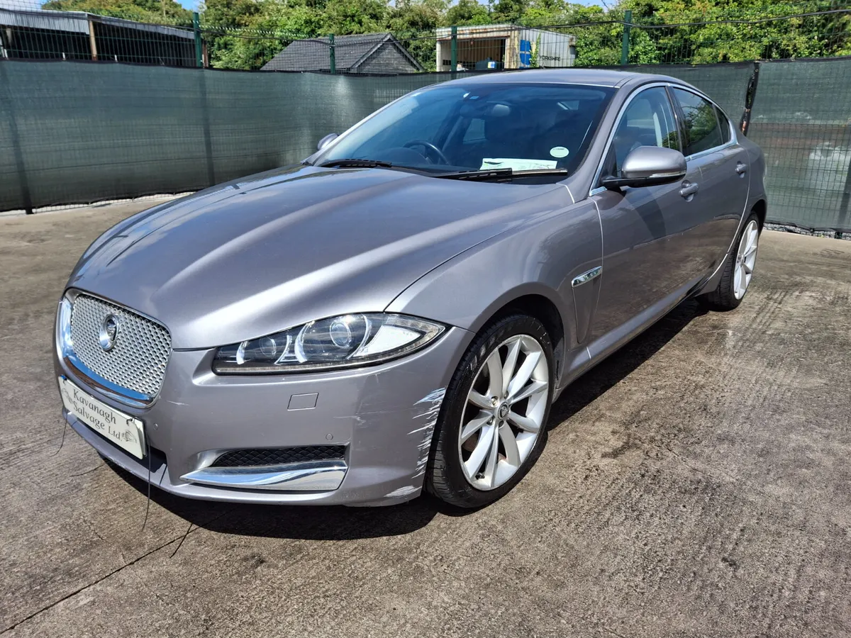 2013 Jaguar XF  Luxury    Automatic - Image 4