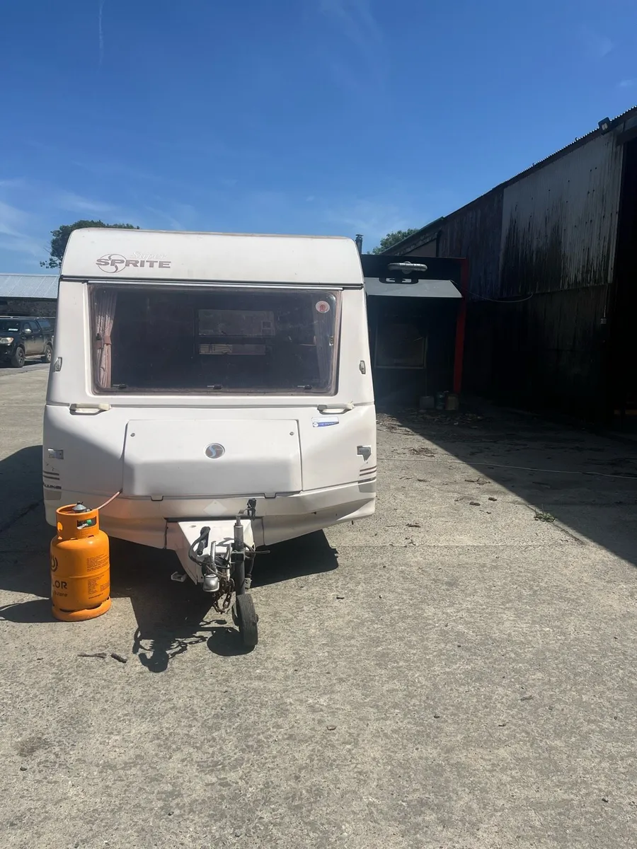 Caravan with awning - Image 3