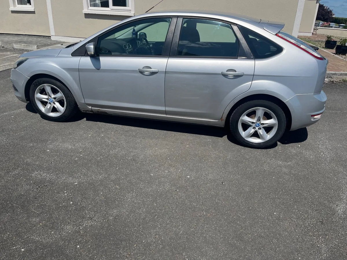 Ford Focus 2010 - Image 3