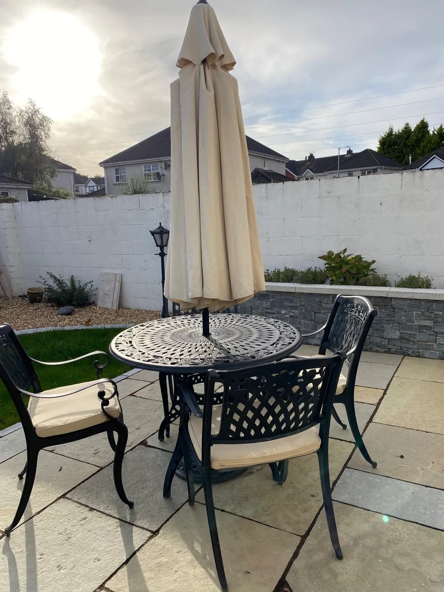 Garden furniture - Image 1
