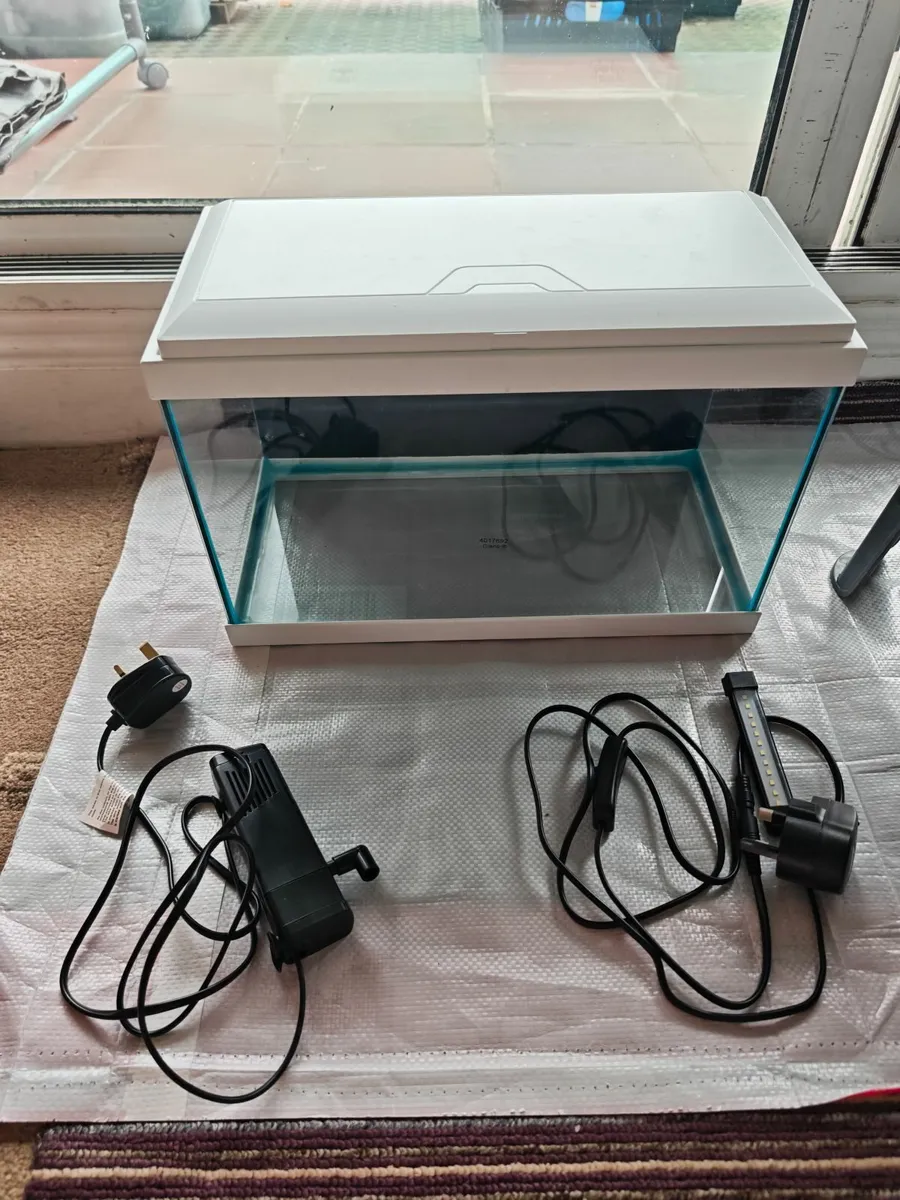 fish tank - Image 1