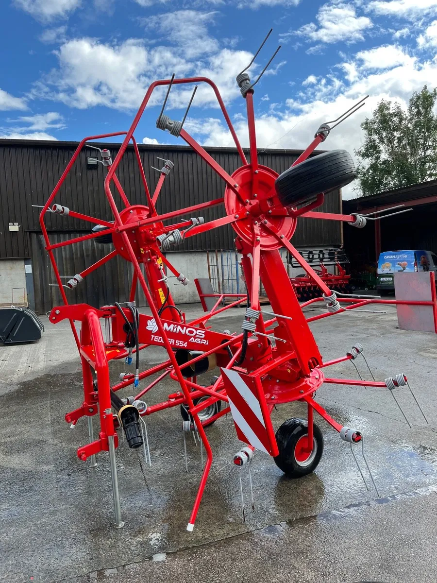 Second Hand Minos 4 Rotor Tedder - Image 1