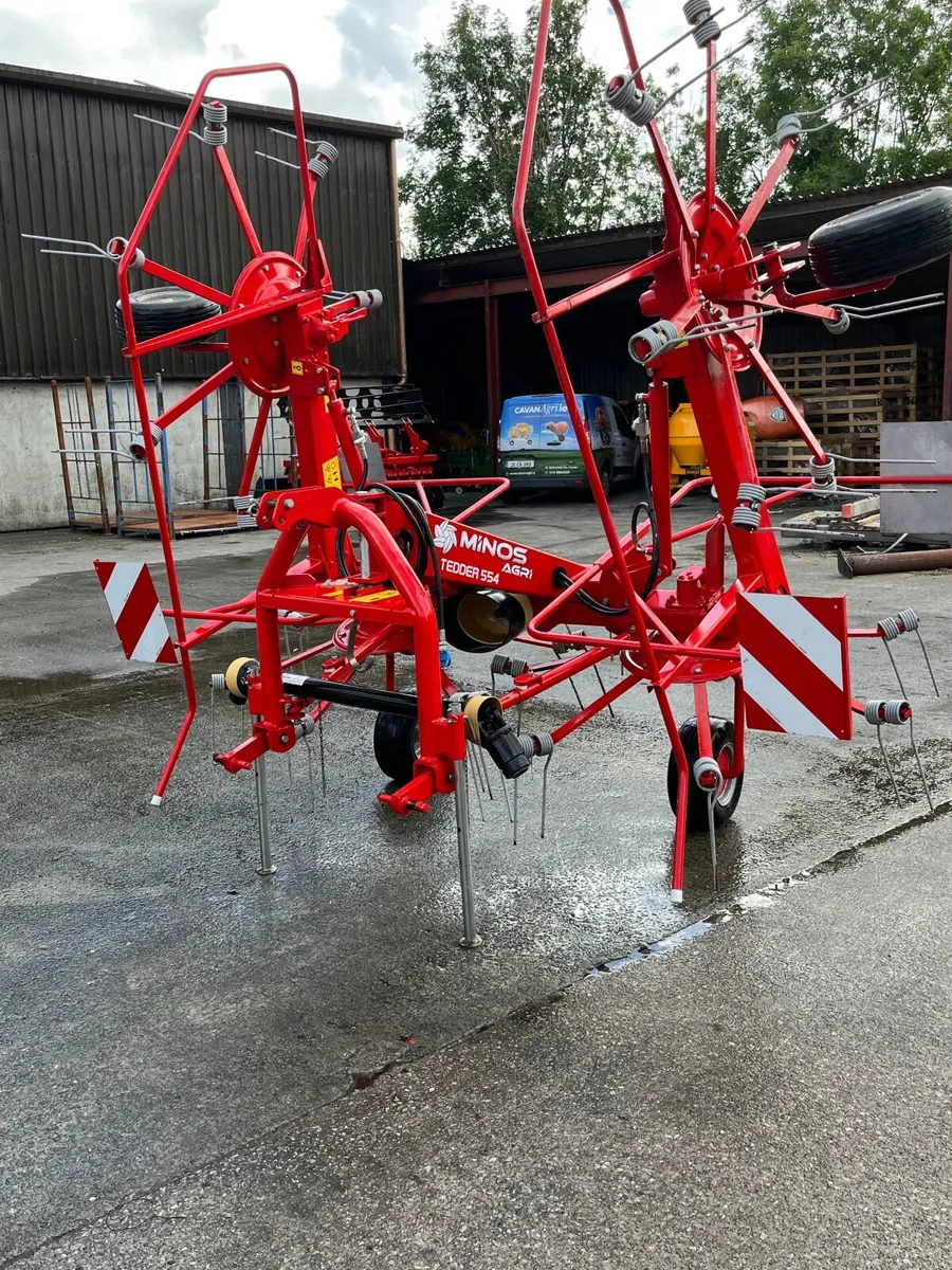 Second Hand Minos 4 Rotor Tedder - Image 3