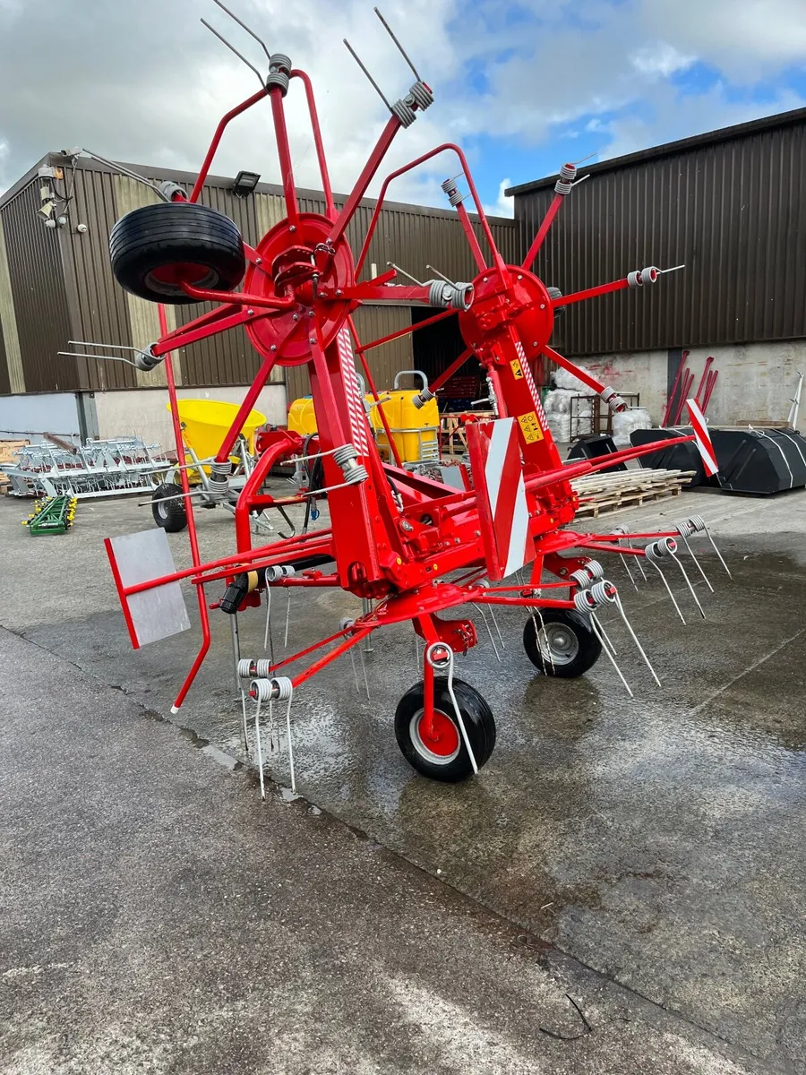 Second Hand Minos 4 Rotor Tedder - Image 4