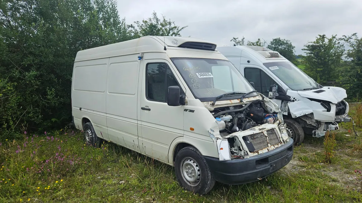 Breaking 2006 Volkswagen lt 2.5 tdi - Image 2
