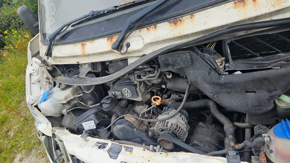 Breaking 2006 Volkswagen lt 2.5 tdi - Image 3