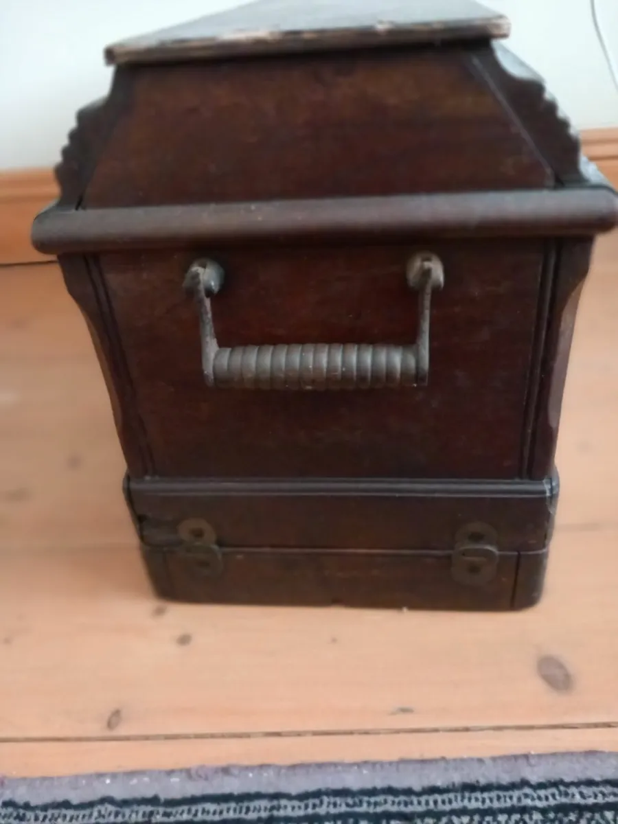 Singer sewing machine - Image 4