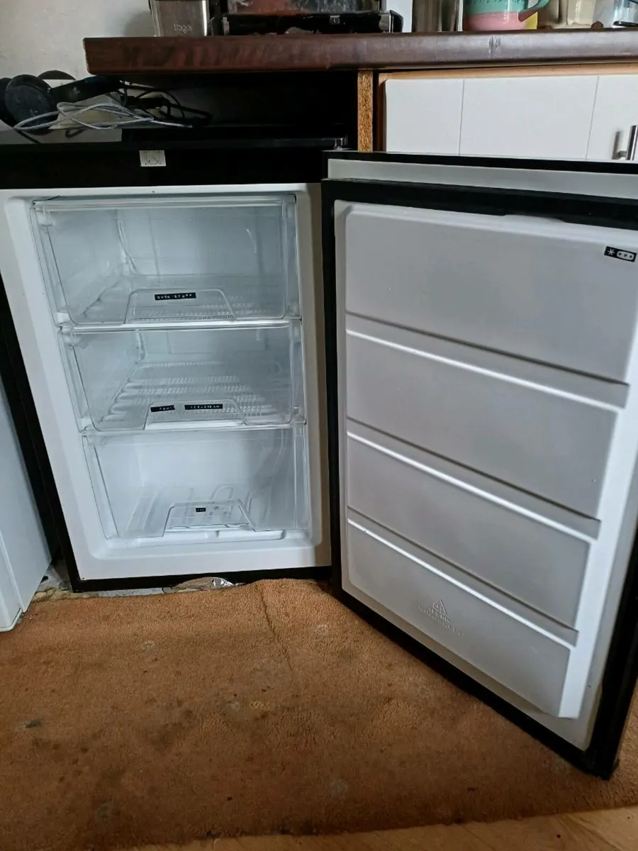 3 drawer freezer - Image 1