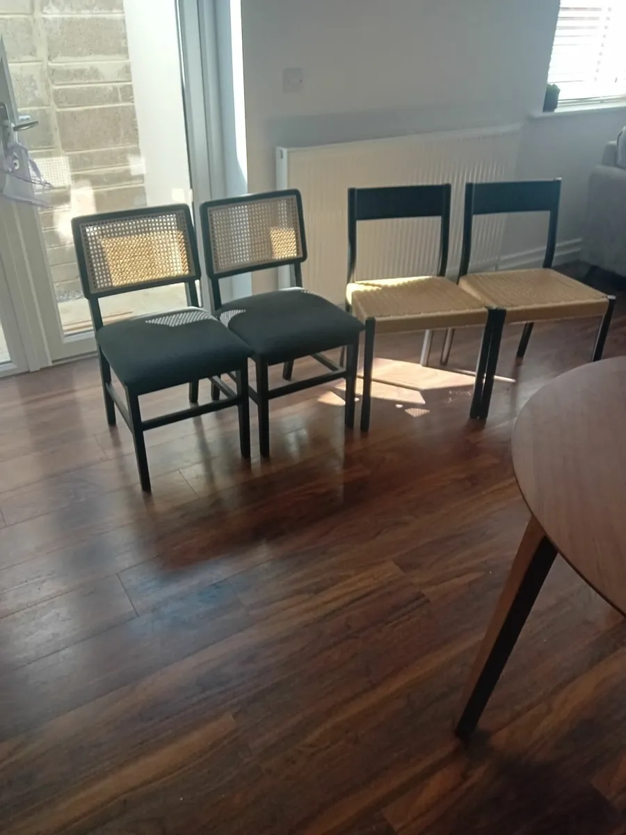 Kitchen Table and 4 chairs - Image 1