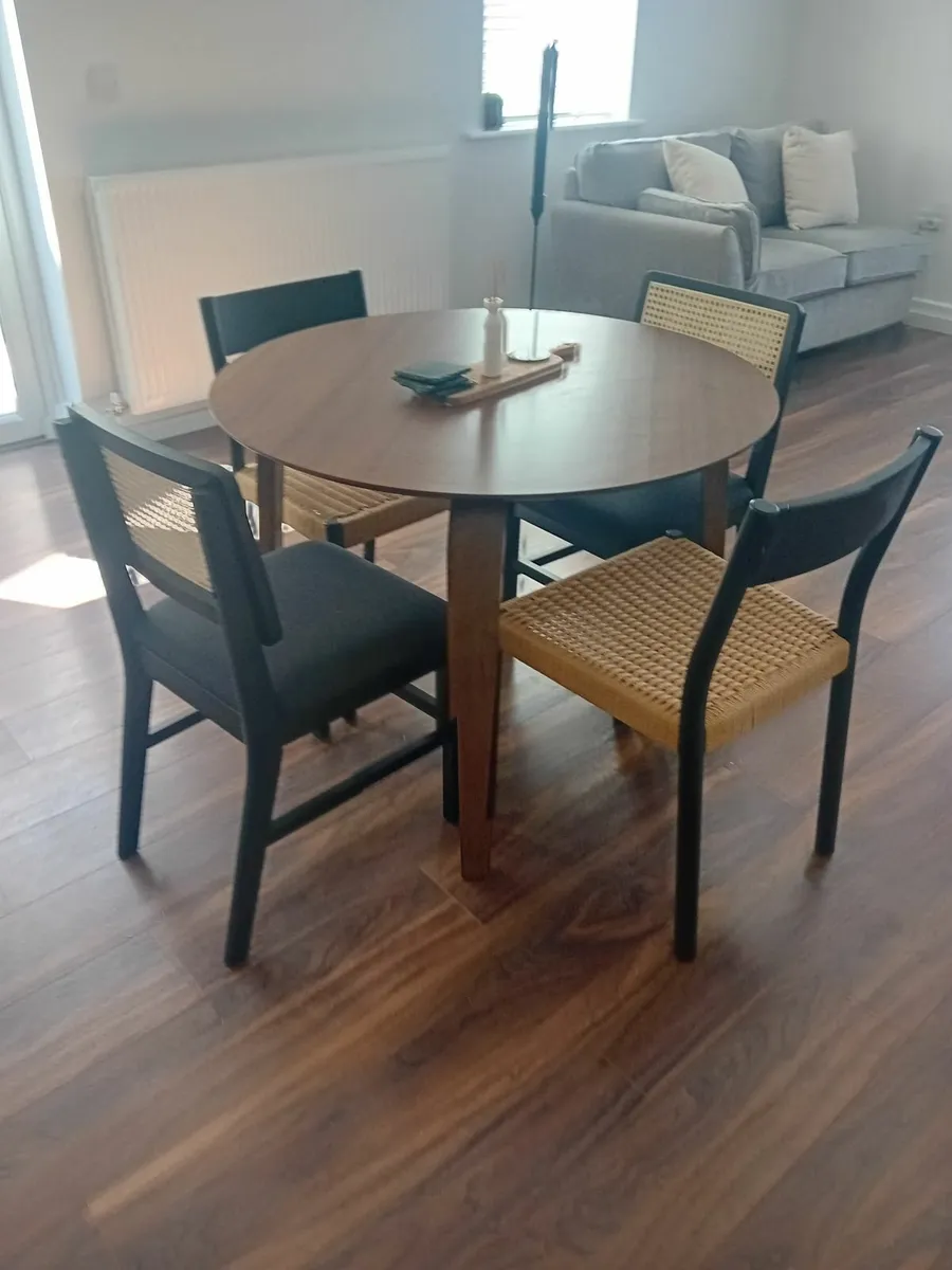 Kitchen Table and 4 chairs - Image 3