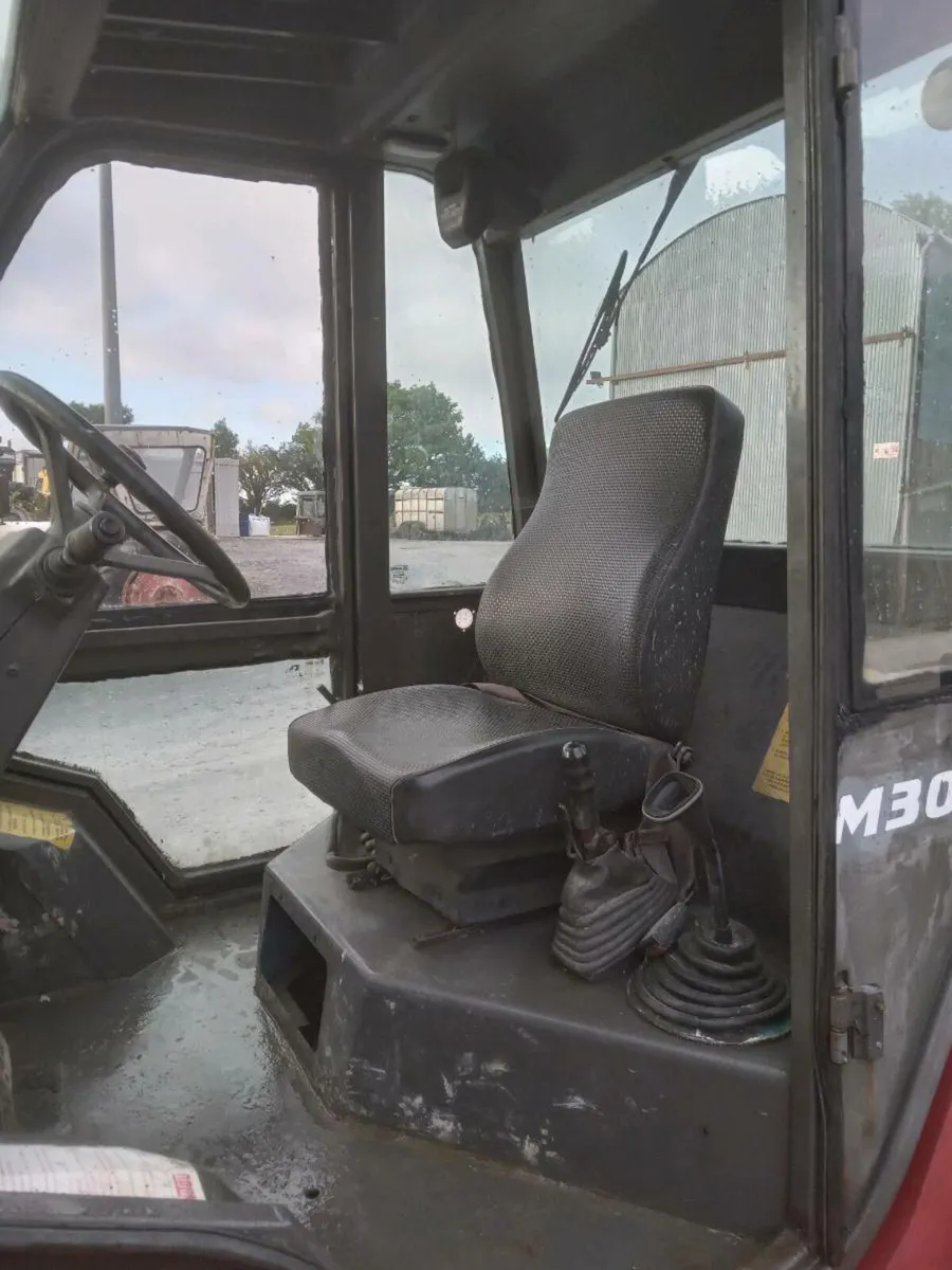 Manitou M 30 rough terrain forklift (ONLY 930 HRs) - Image 4