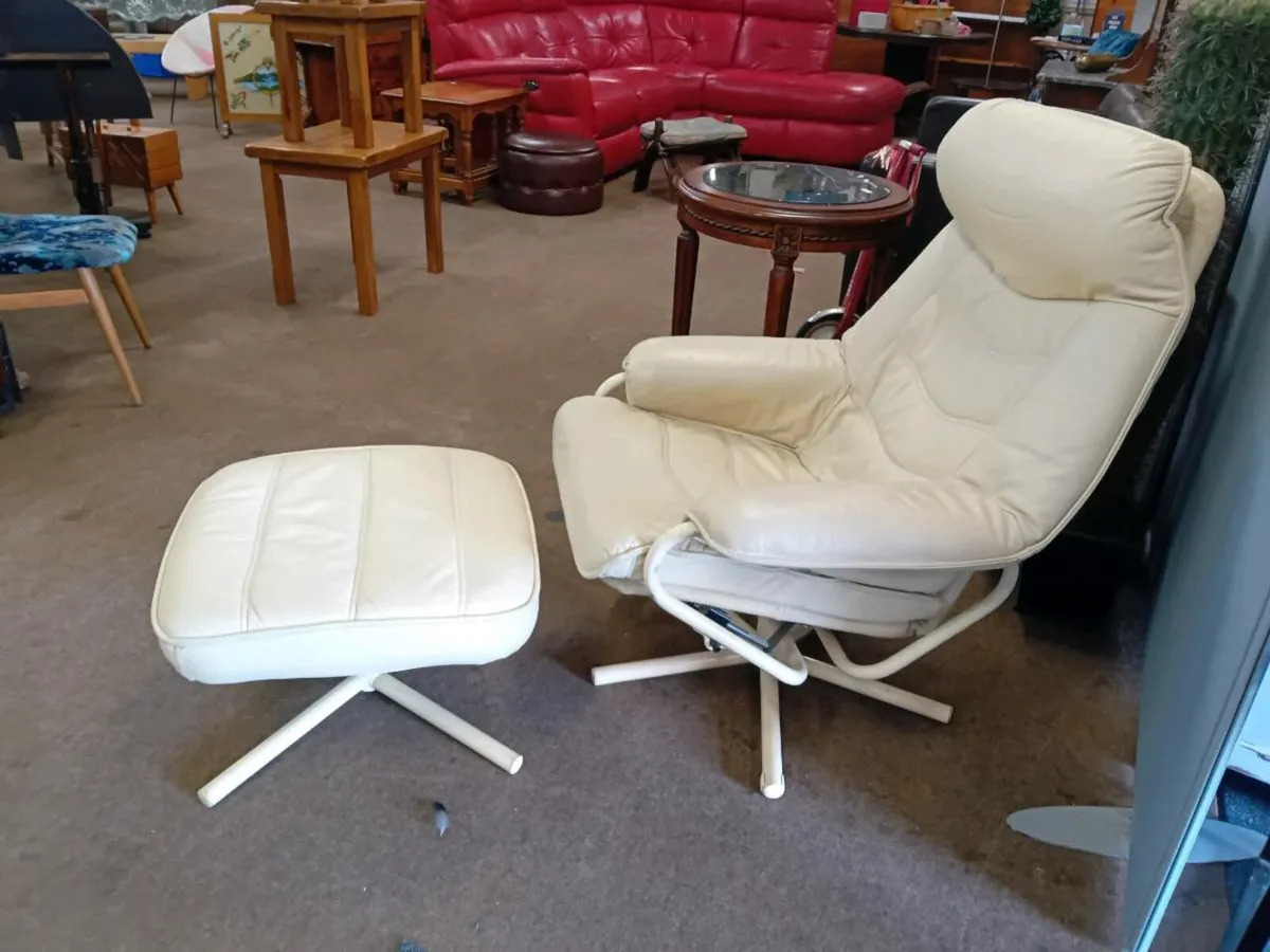 Original Tetrad Leather Swivel Chair - Image 1