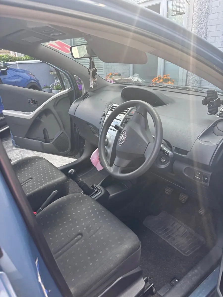 2006 Yaris for sale LOW MILEAGE - Image 2