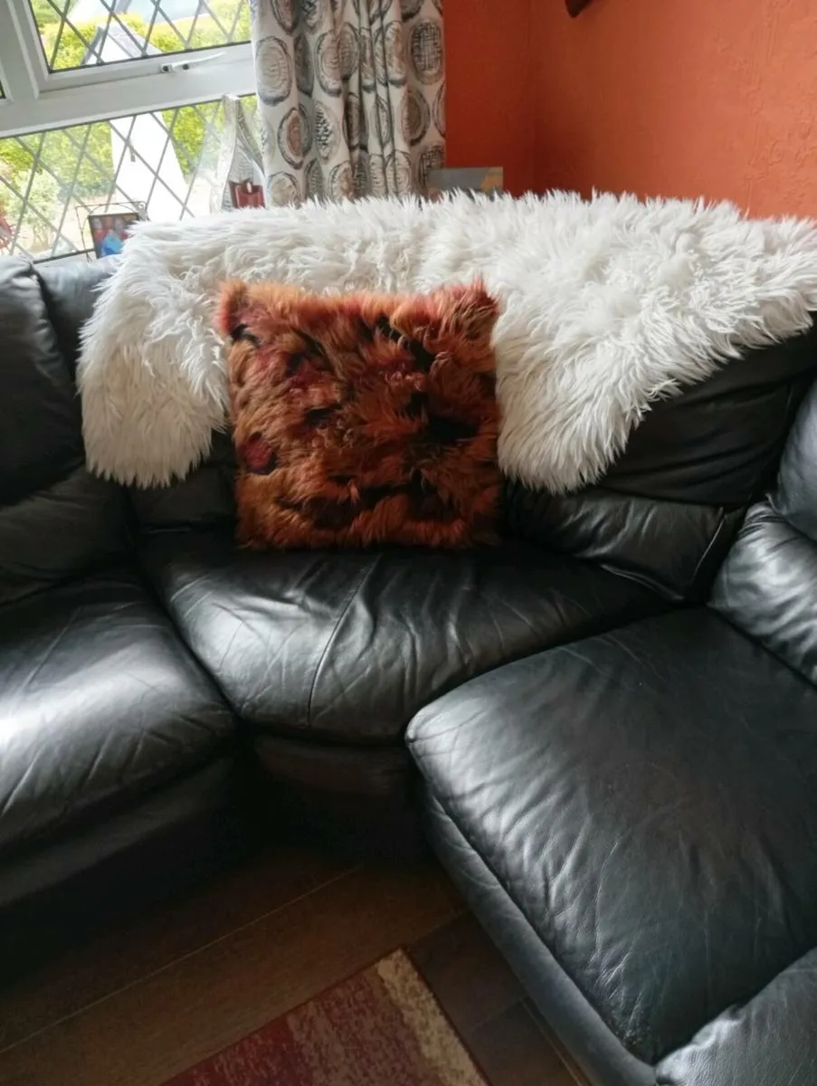 Leather couch - Image 3