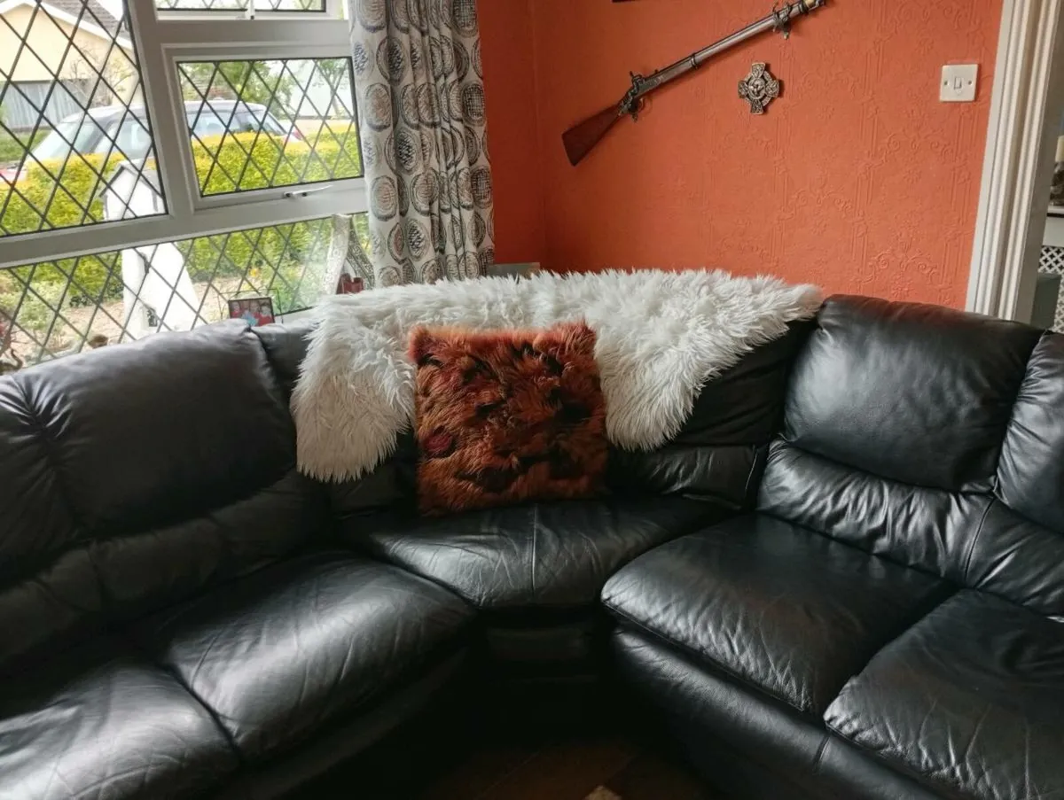 Leather couch - Image 1