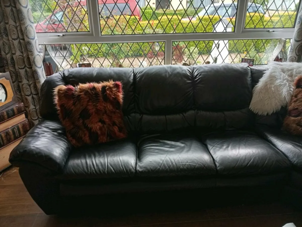 Leather couch - Image 4