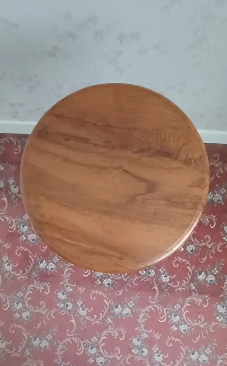 Occasional table - Image 1