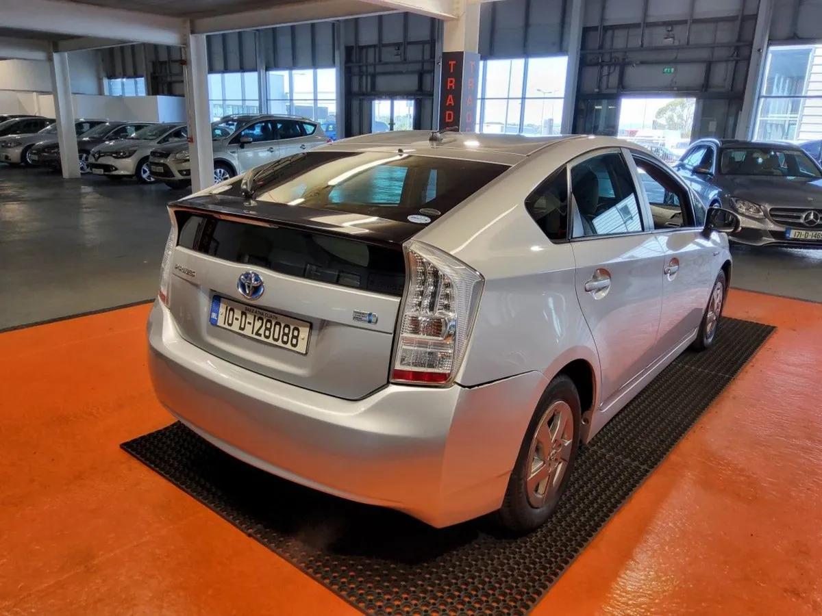 Toyota Prius 1.8 Hybrid Base - Image 3