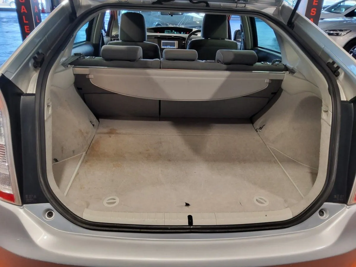 Toyota Prius 1.8 Hybrid Base - Image 4
