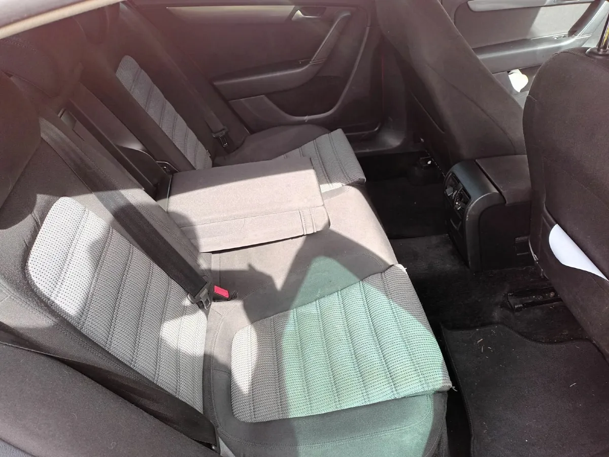 Volkswagen Passat 2011 - Image 3