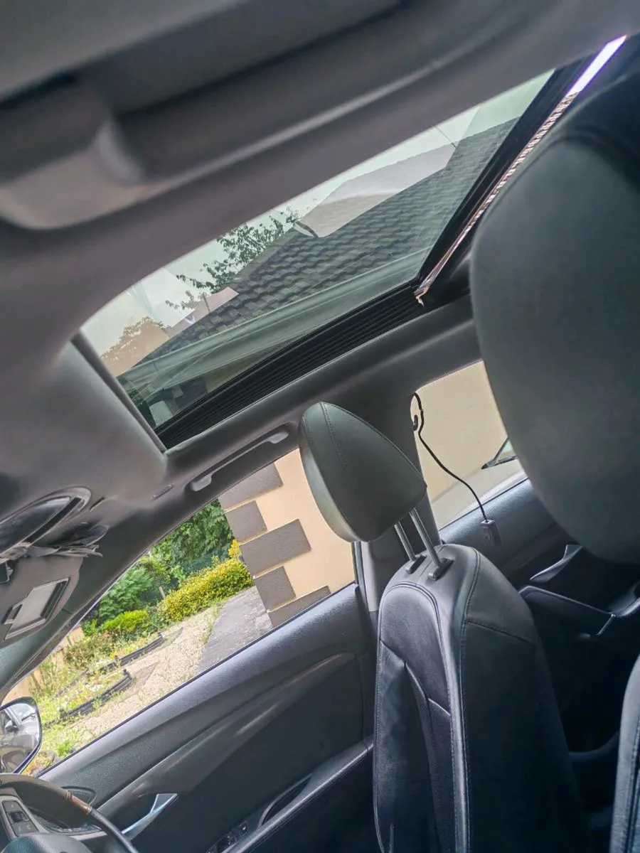 Car - Image 2