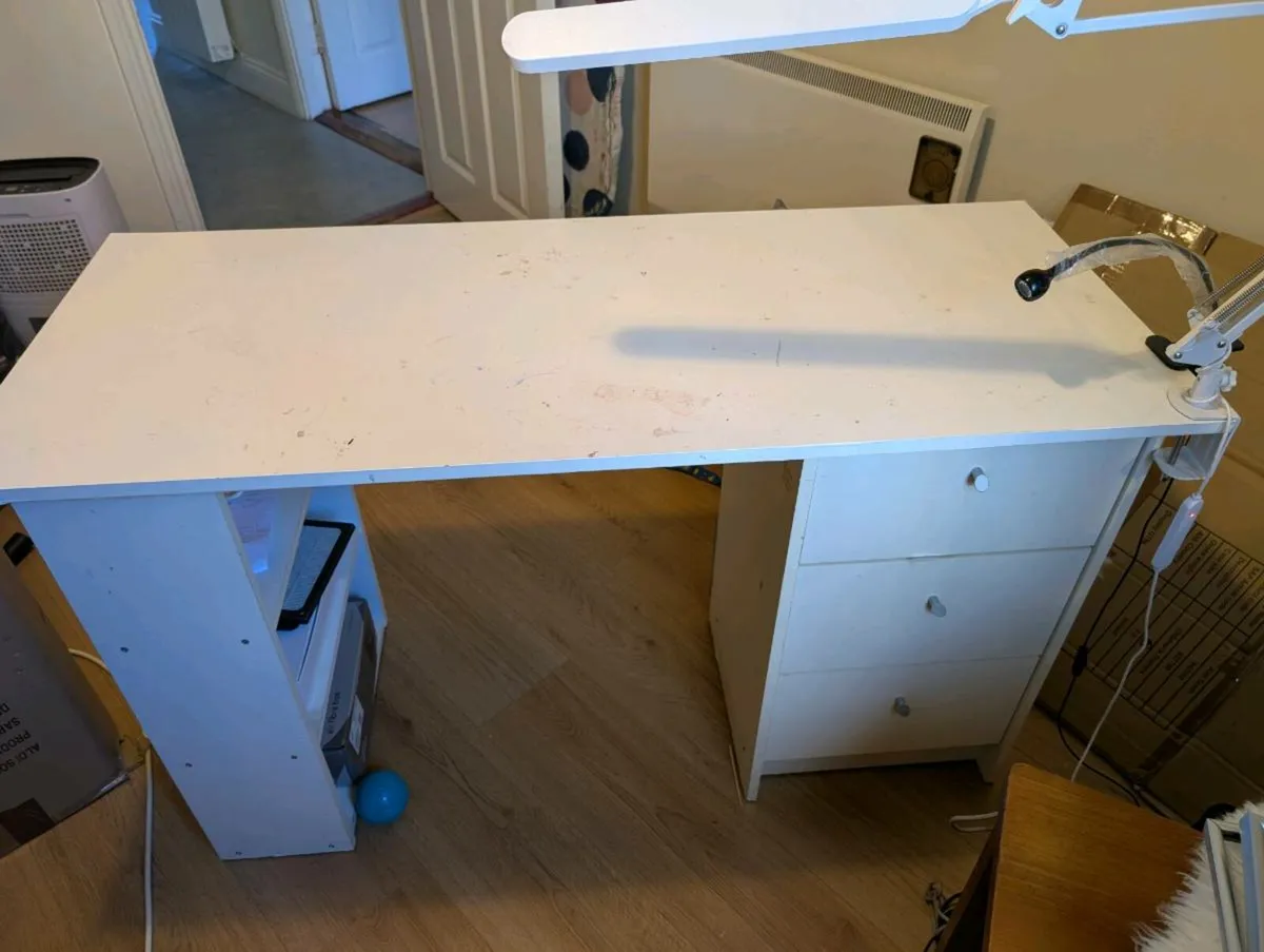 Study desk - Image 1