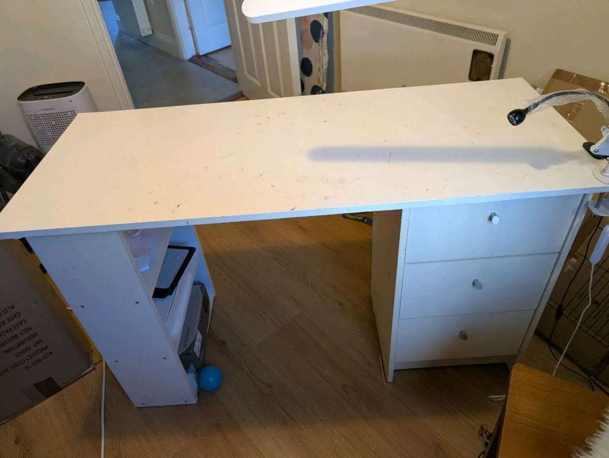 Study desk - Image 2