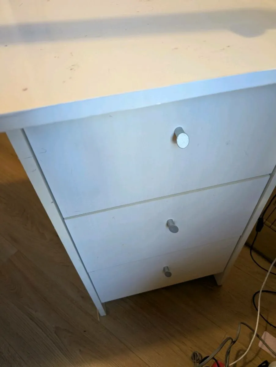 Study desk - Image 3