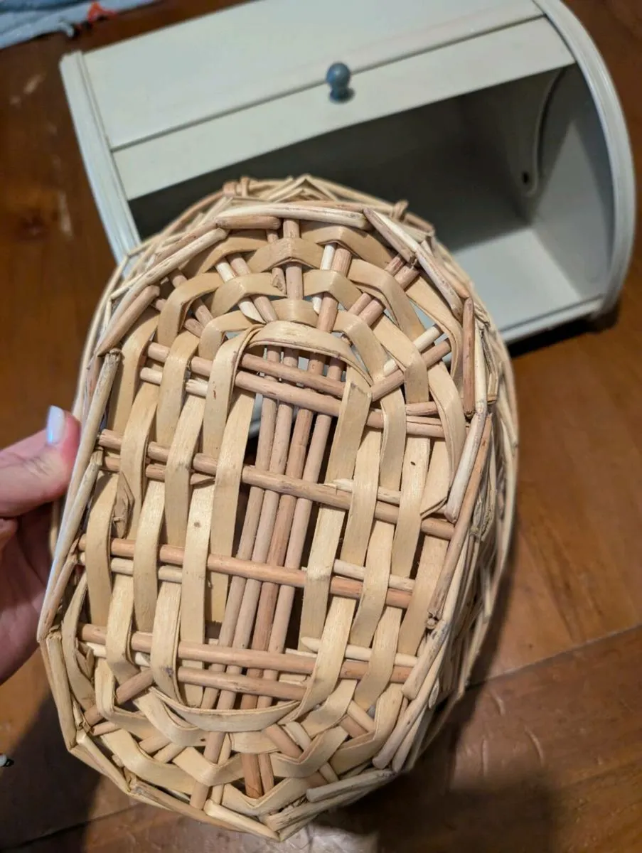 Bread box and basket - Image 3