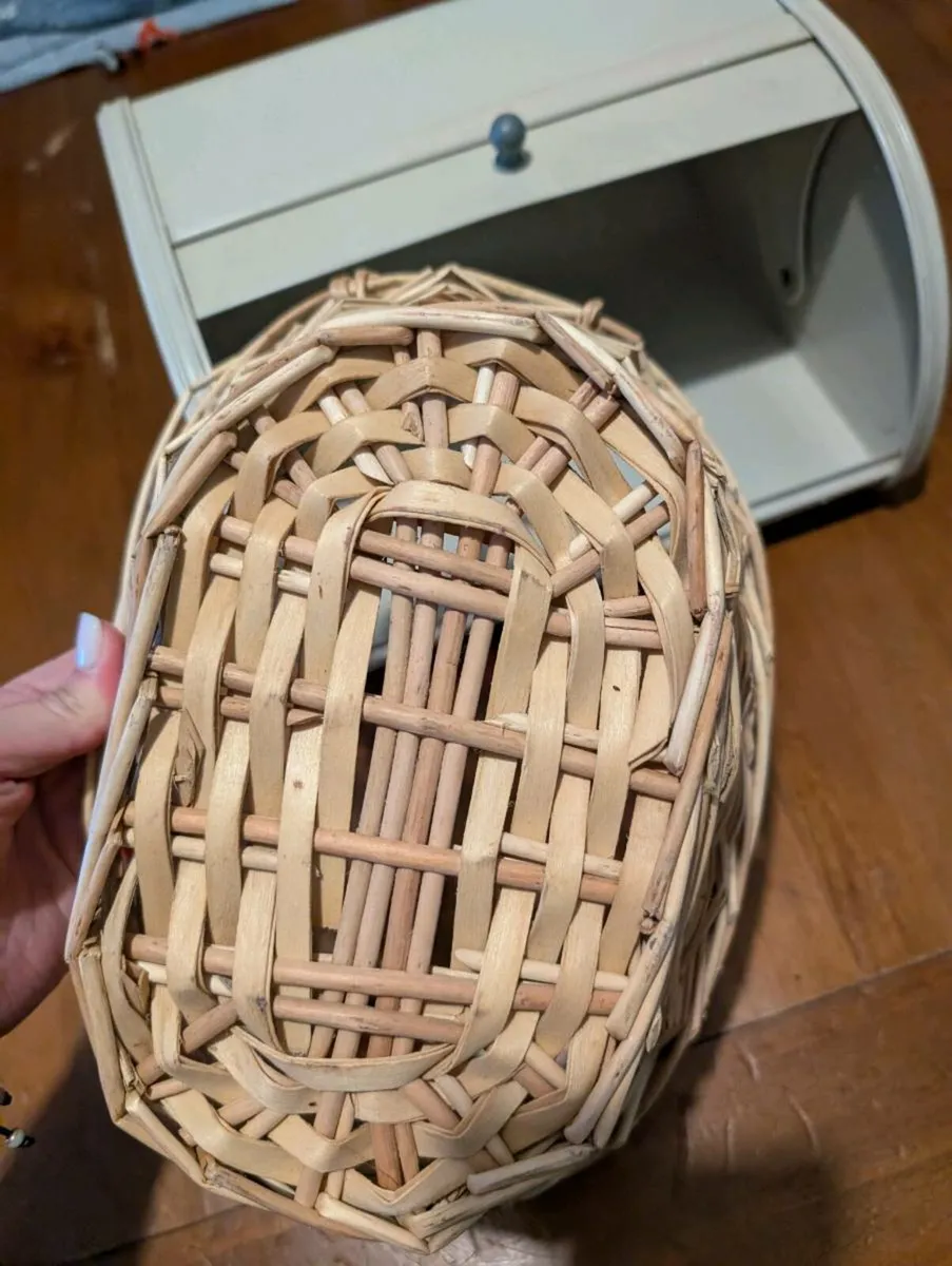 Bread box and basket - Image 4