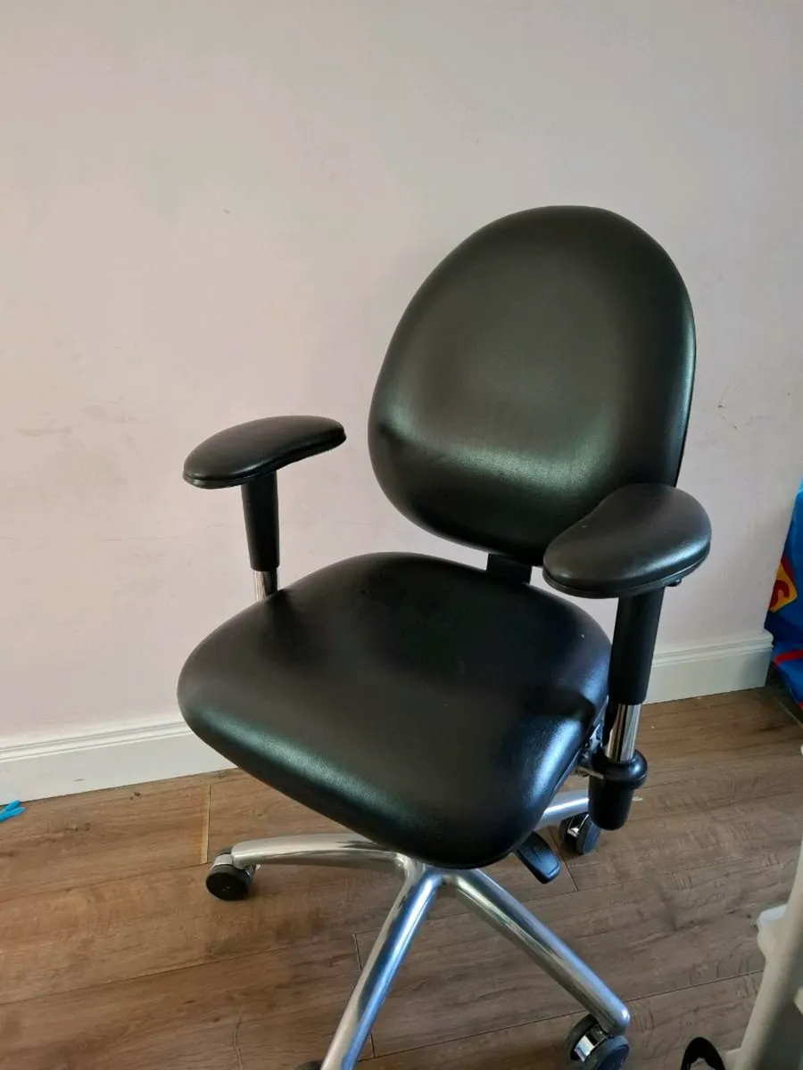 Office chair - Image 2