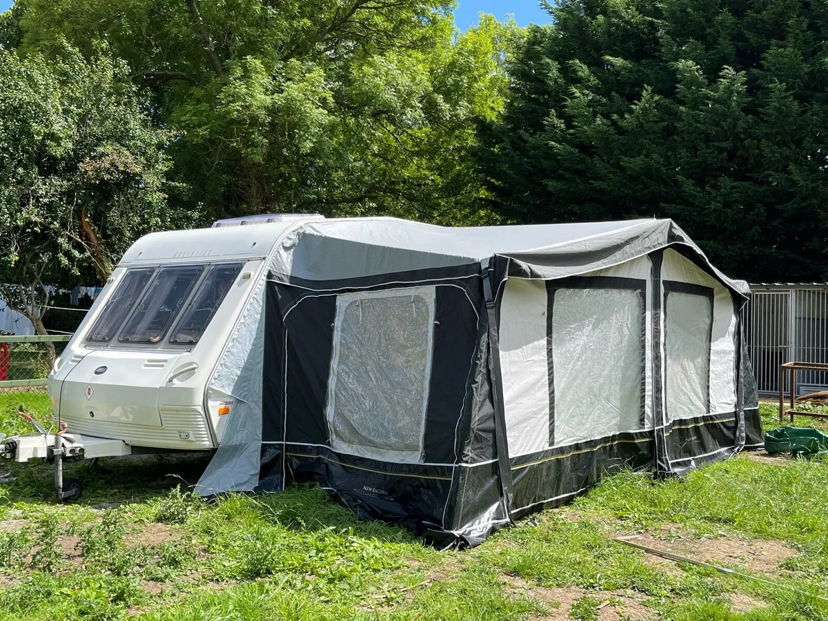 Abi manhattan 4/5 berth caravan & awning - Image 1