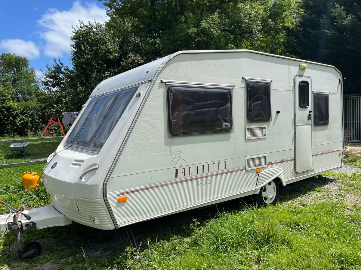 Abi manhattan 4/5 berth caravan & awning - Image 2