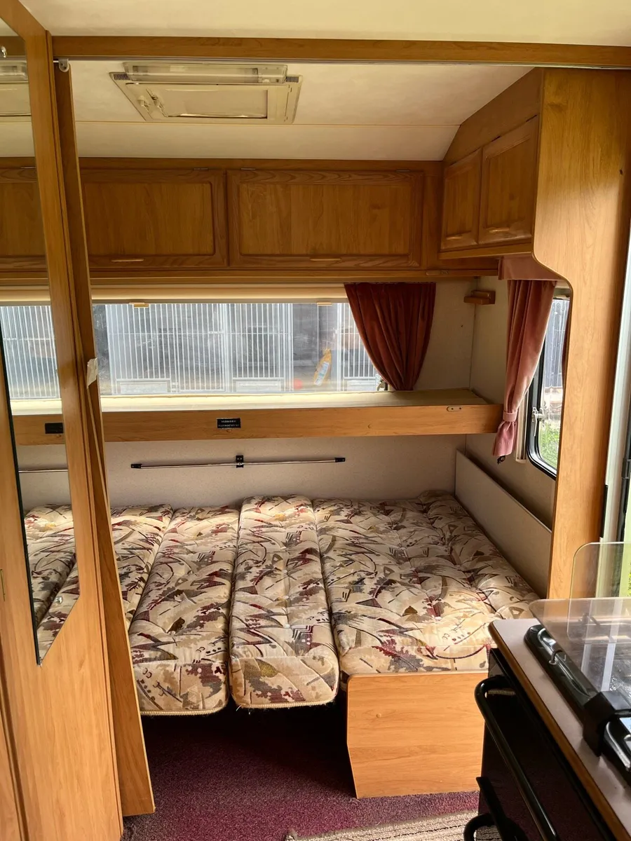 Abi manhattan 4/5 berth caravan & awning - Image 4