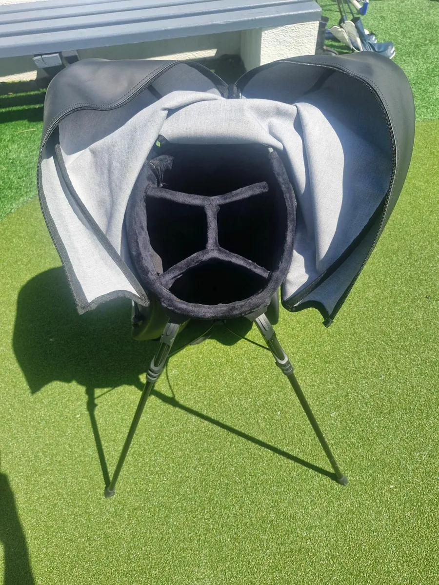 Taylormade Tour Bag - Image 4