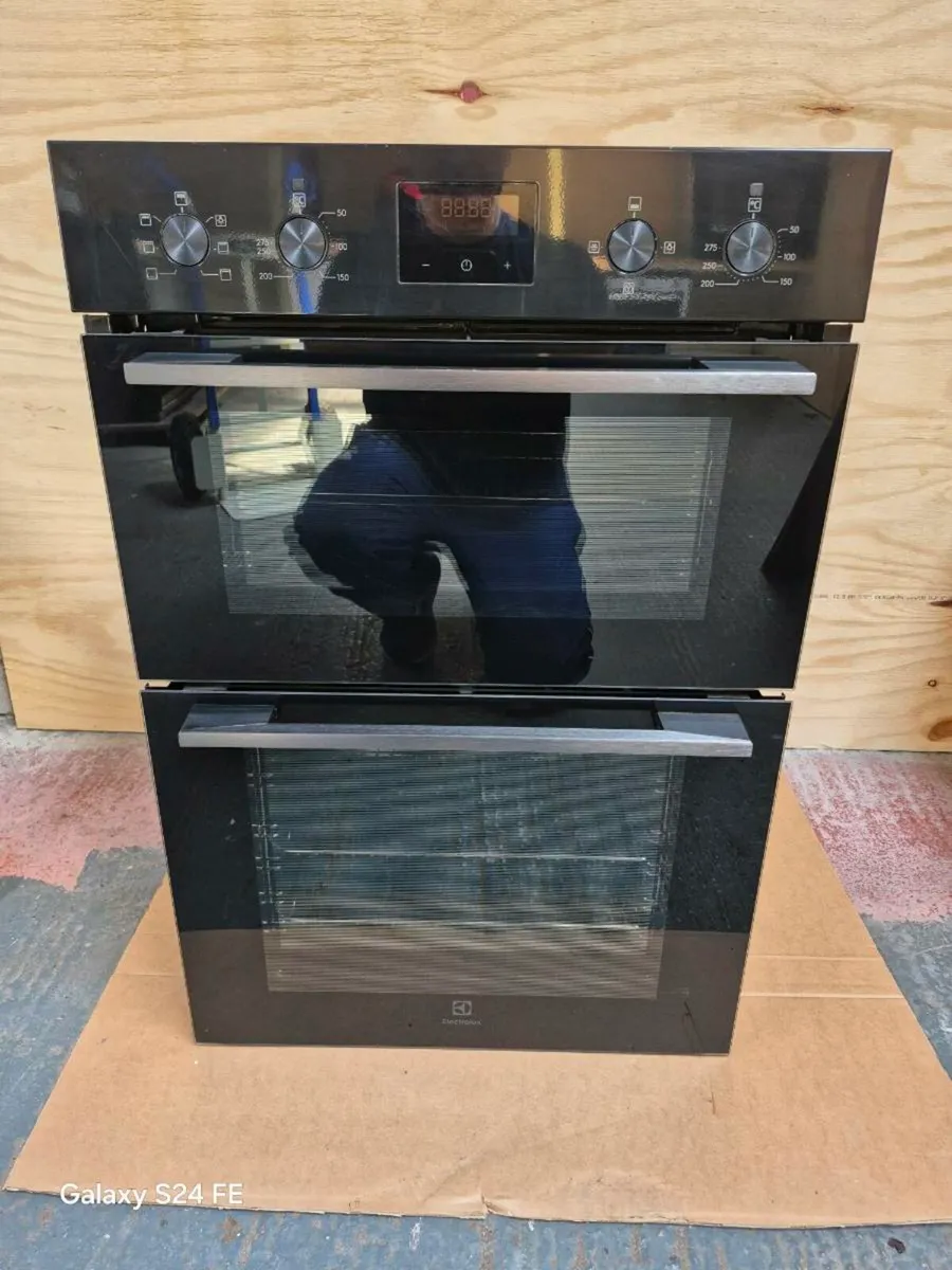 Electrolux Built In Double Oven - Image 3