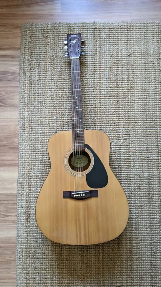 Yamaha F310 Acoustic Guitar