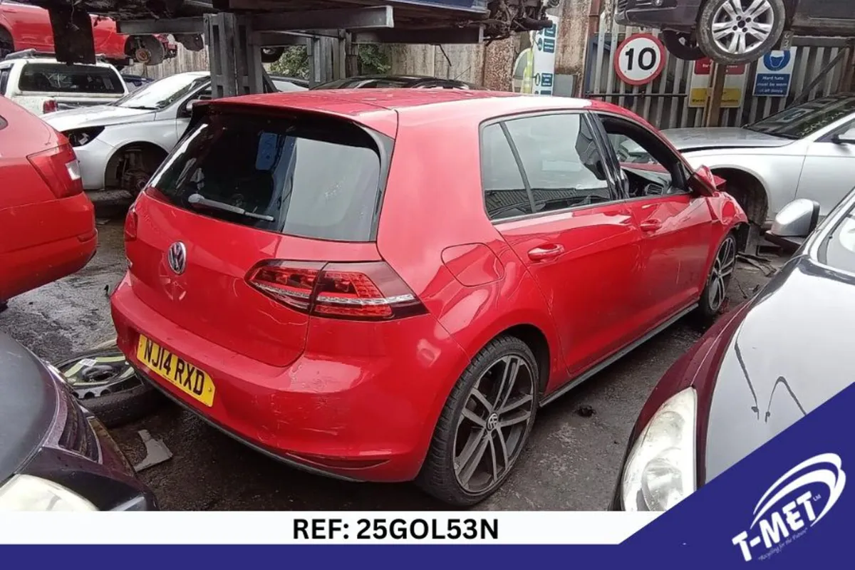 2014 VOLKSWAGEN GOLF BREAKING FOR PARTS - Image 1