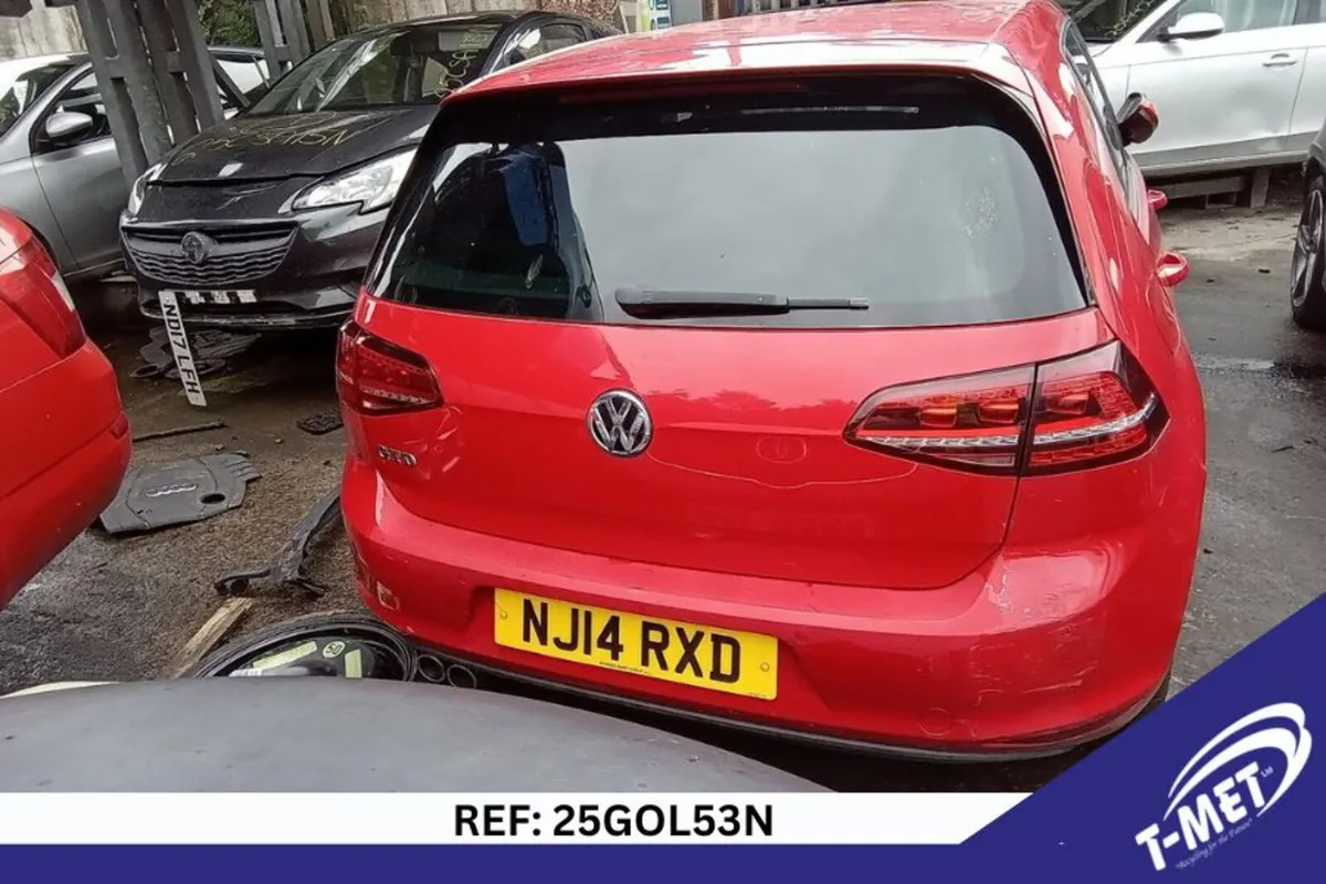 2014 VOLKSWAGEN GOLF BREAKING FOR PARTS - Image 2