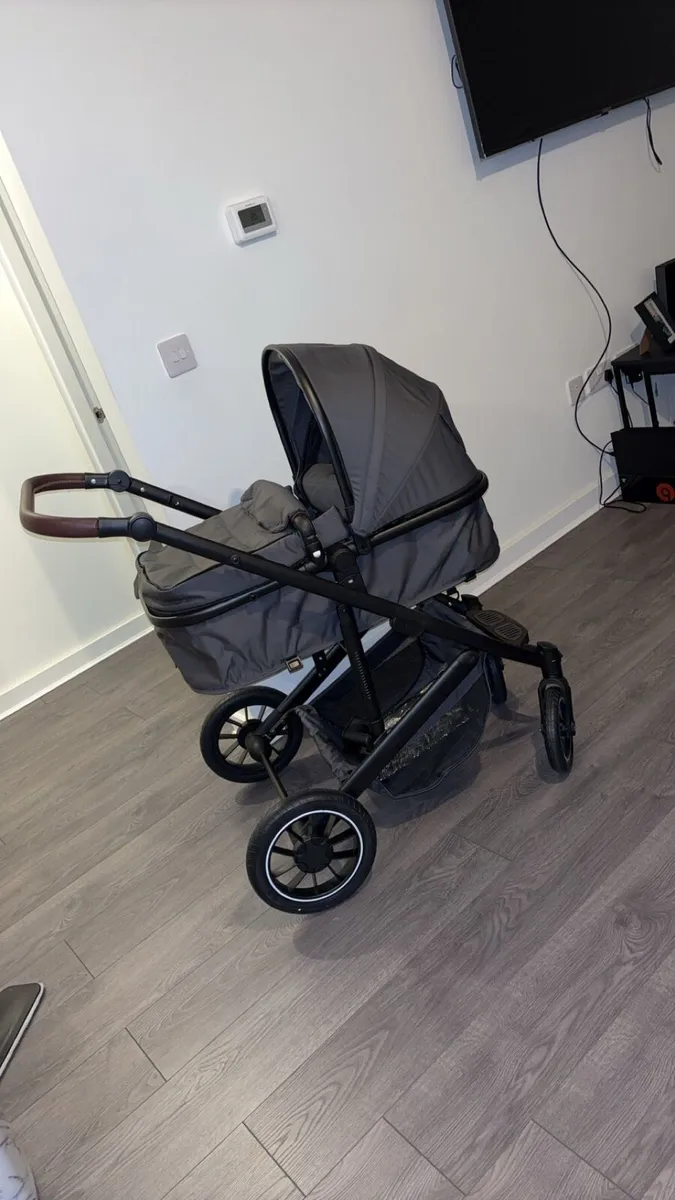 3 in 1 pushchair - Image 1