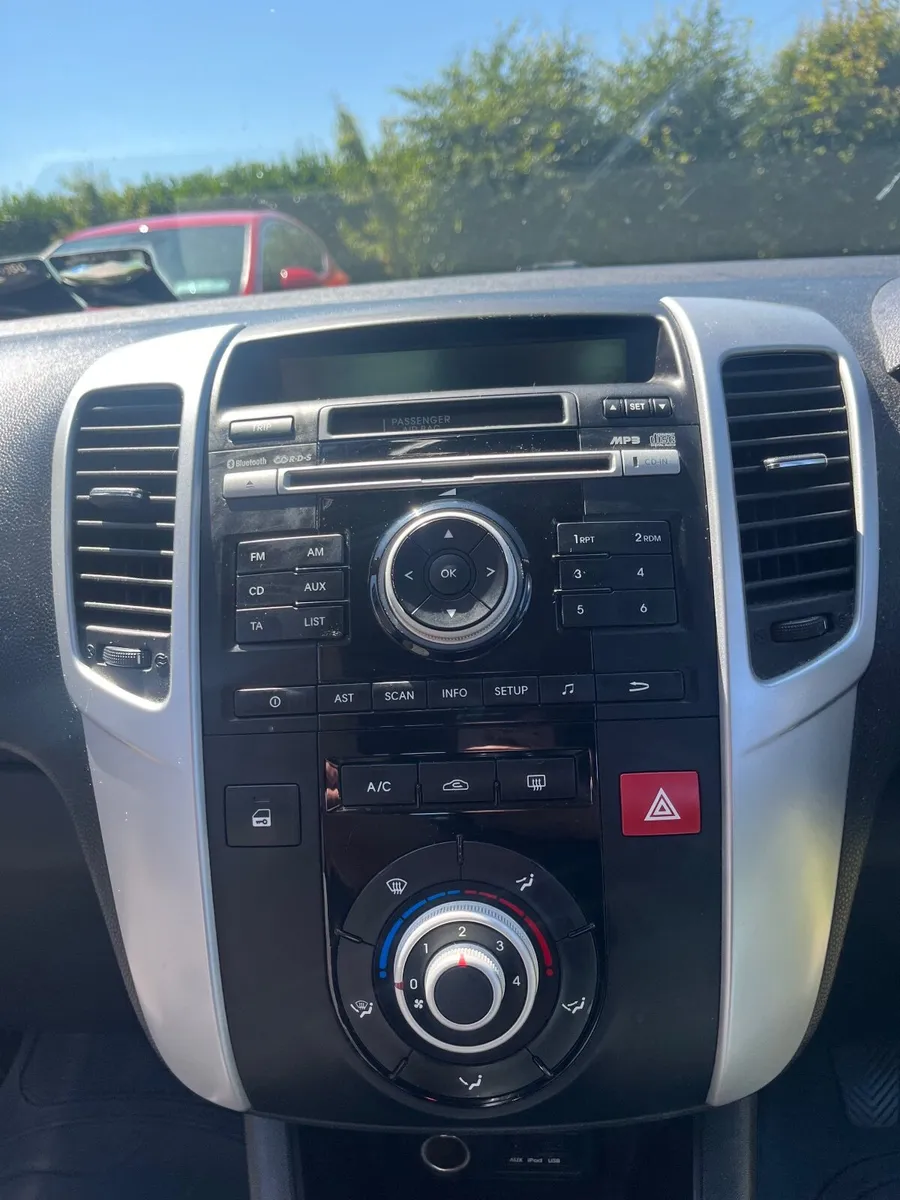 Kia Venga 2012 - Image 2