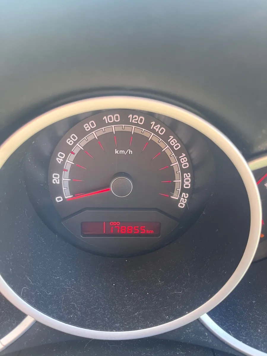 Kia Venga 2012 - Image 3