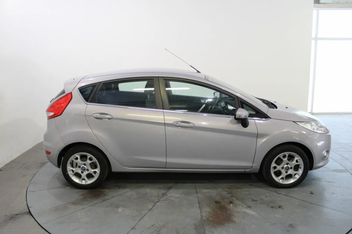 Ford Fiesta 1.4tdci 68 PS Titanium - Image 3